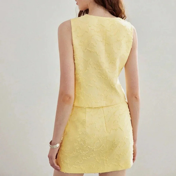 Yellow Elegant Women's Solid Textured Single Breasted Placket Waistcoat - Picture 3 of 7